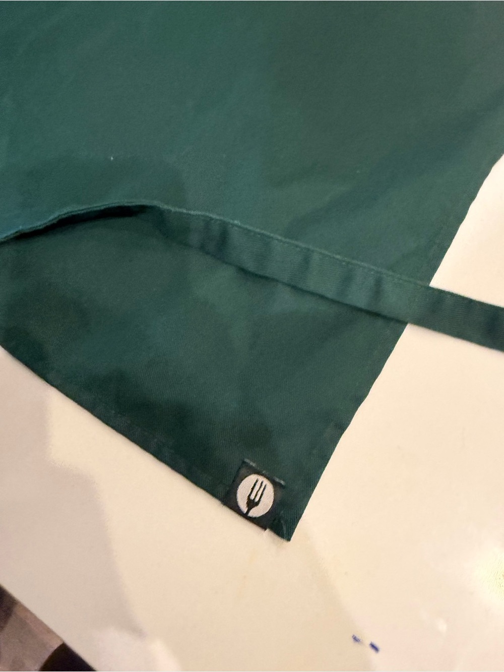 Chef Works Classic Solid Green Kitchen Apron with Front Pocket - Picture 2 of 3